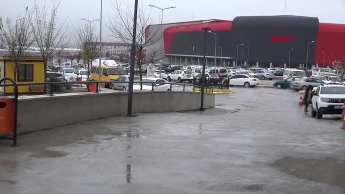 Çorum\'da Otomobil ve Hafif Ticari Araç Çarpıştı, 3 Kişi Hayatını Kaybetti