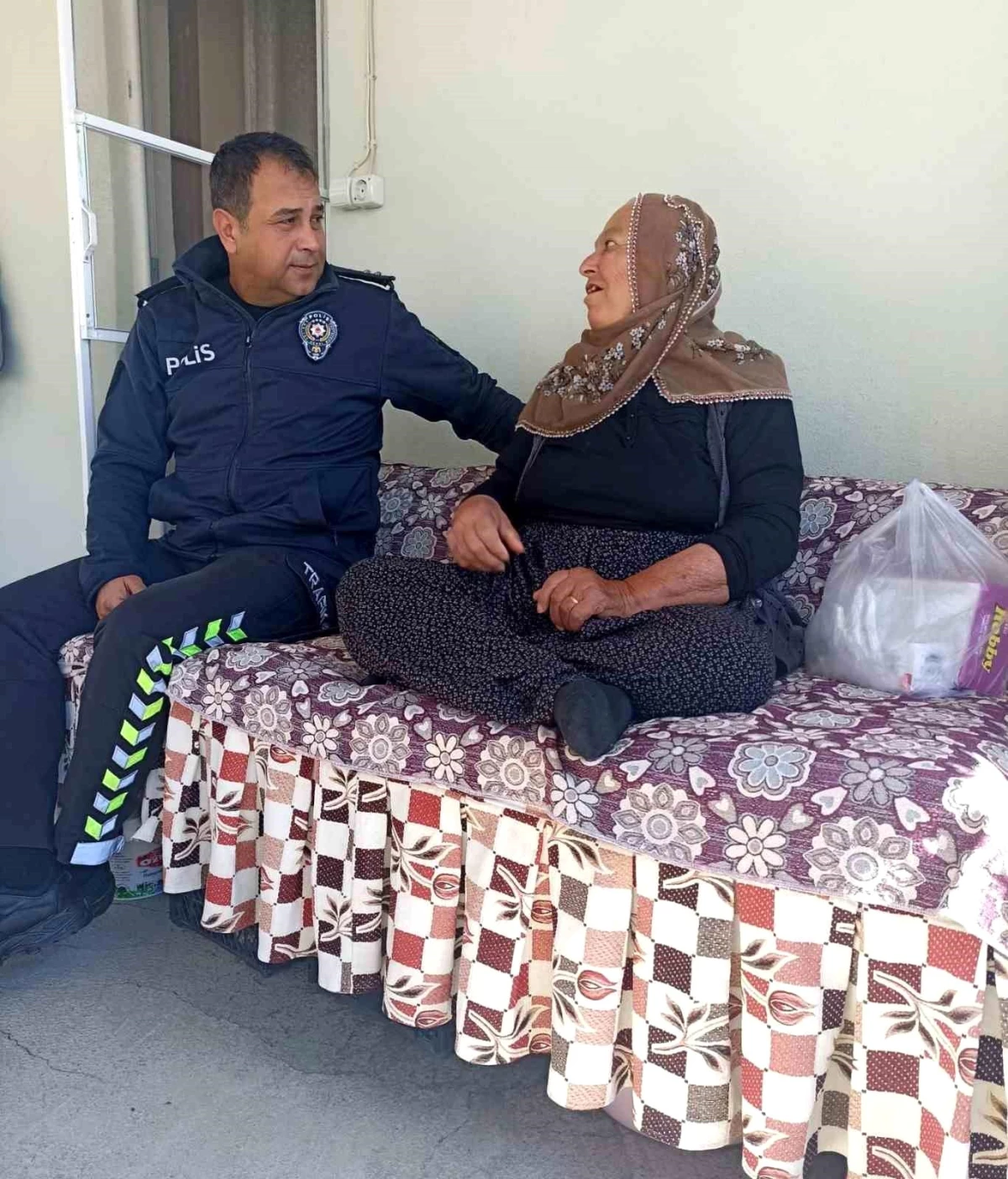 Adıyaman\'da Polisler Şehit Polis Memurunun Annesini Yalnız Bırakmadı