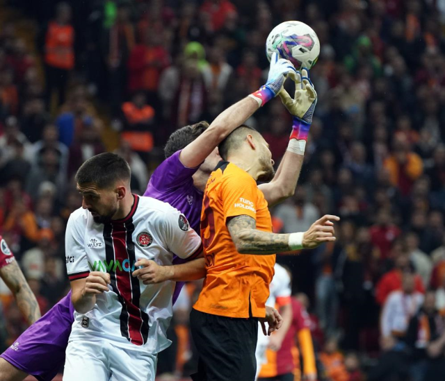 Rıdvan Dilmen, Galatasaray maçında bambaşka bir detaya takıldı: Skandal