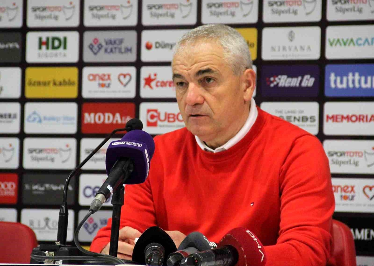 Sivasspor Teknik Direktörü Rıza Çalımbay: Fenerbahçe maçı hayati derecede önemli