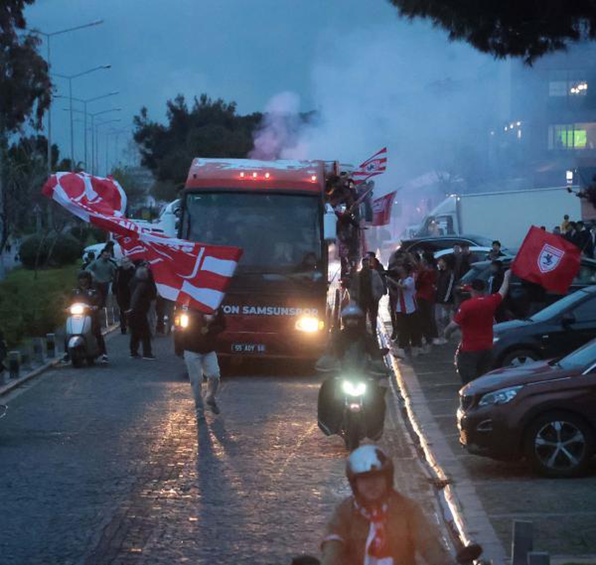 Yılport Samsunspor Süper Lige çıkmanın mutluluğunu doyasıya yaşadı