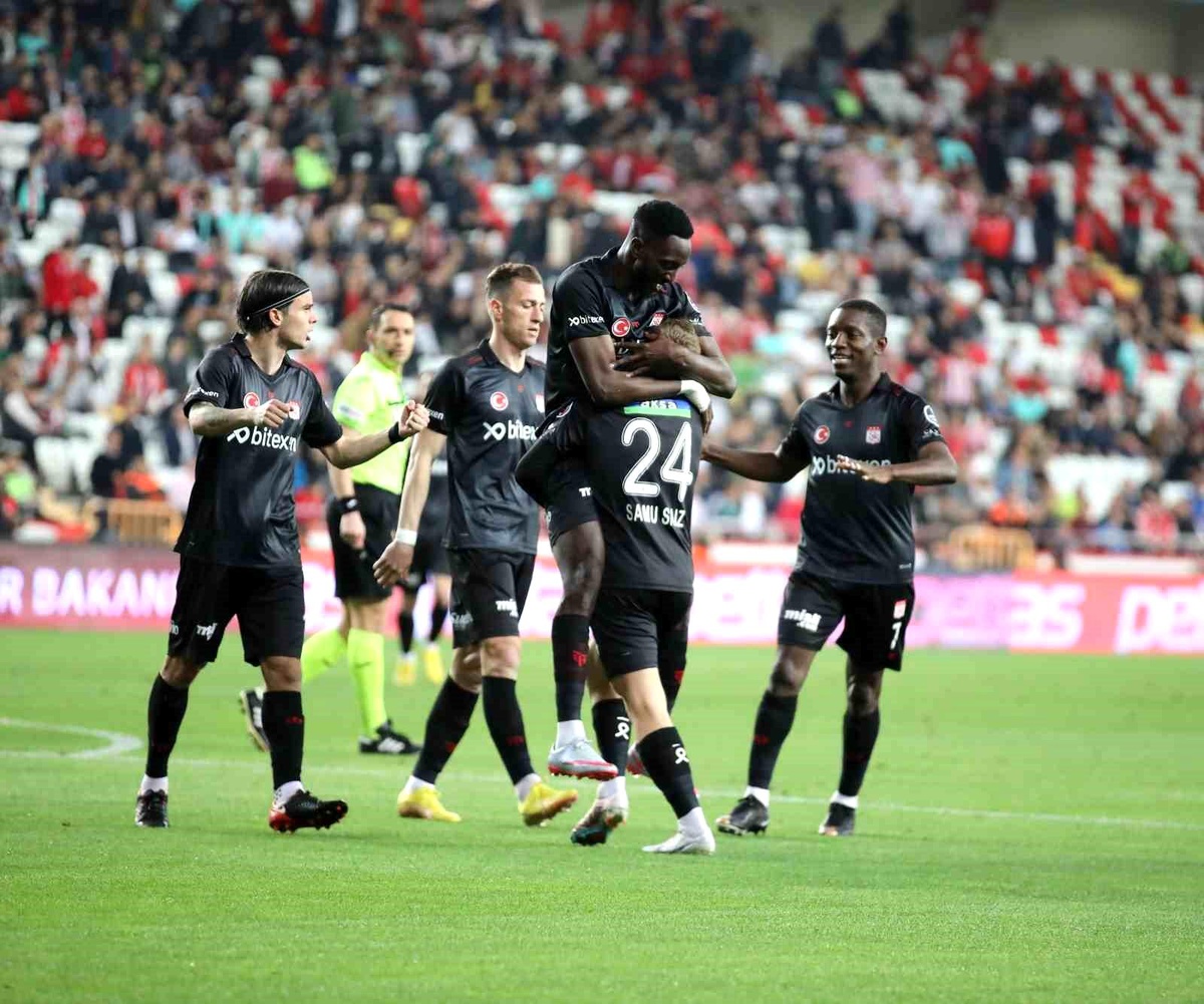 DG Sivasspor, Antalyaspor\'u 2-1 yenerek sezonun 10. galibiyetini aldı