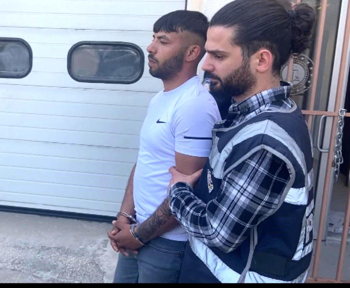 Çocuklara şeker dağıtan polislere saldırı: 1 kişi tutuklandı
