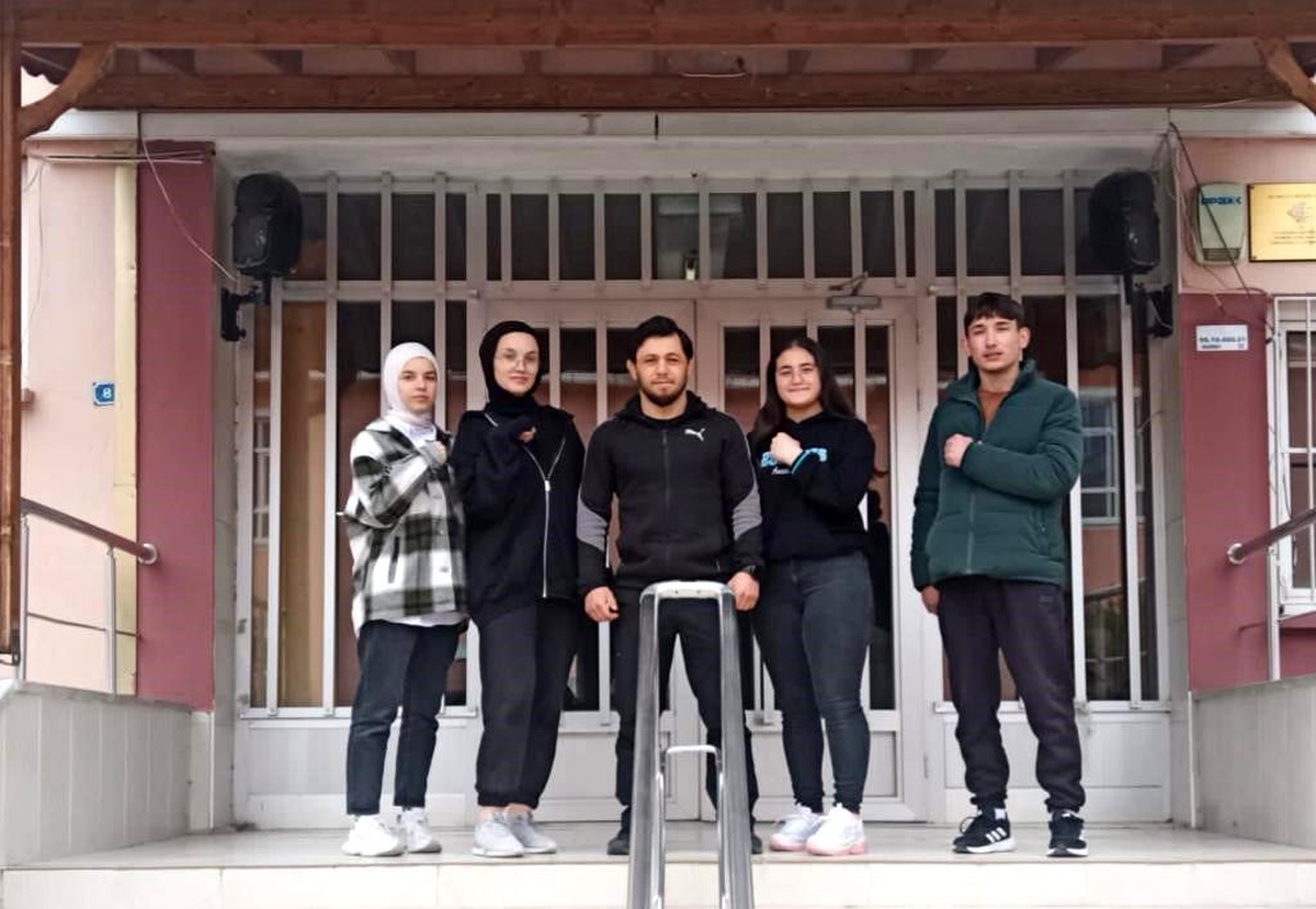 Türkiye Bilek Güreşi Milli Takım Seçmelerine katılmak üzere yola çıktılar
