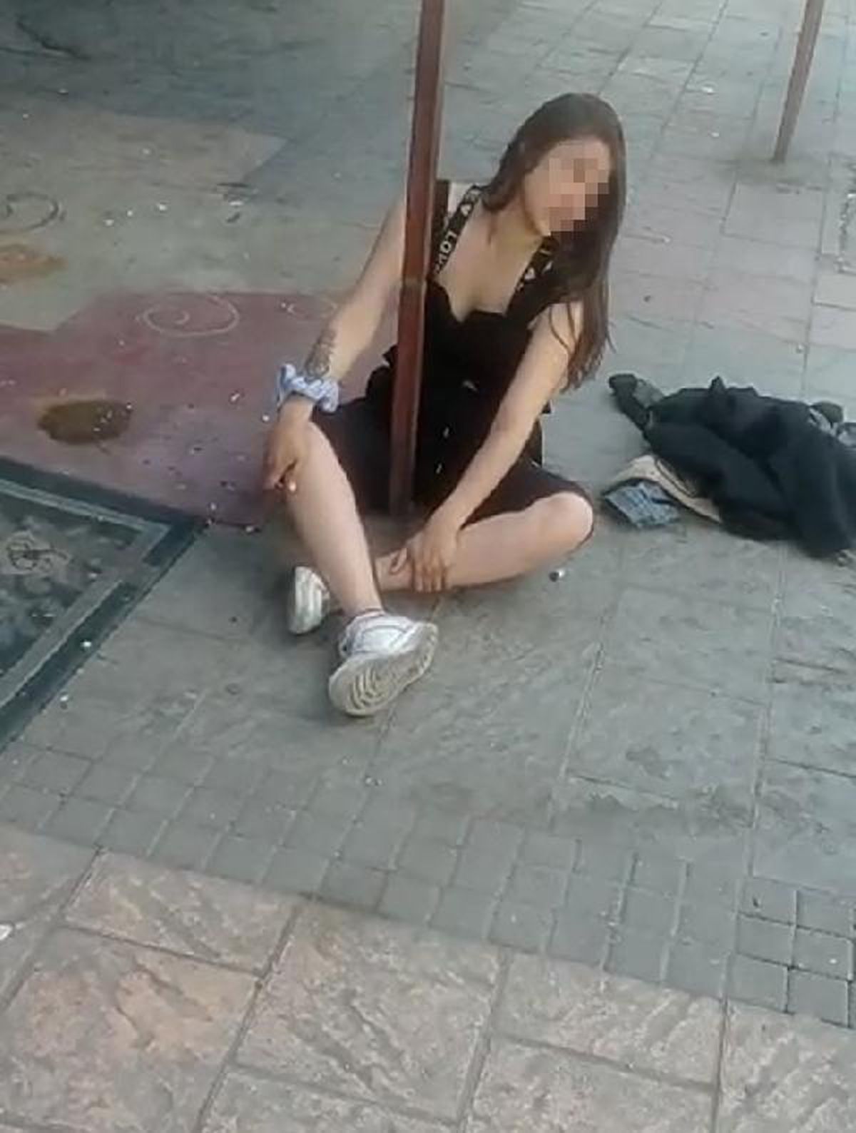 Adana\'da uyuşturucu etkisindeki genç kız hastaneye götürüldü