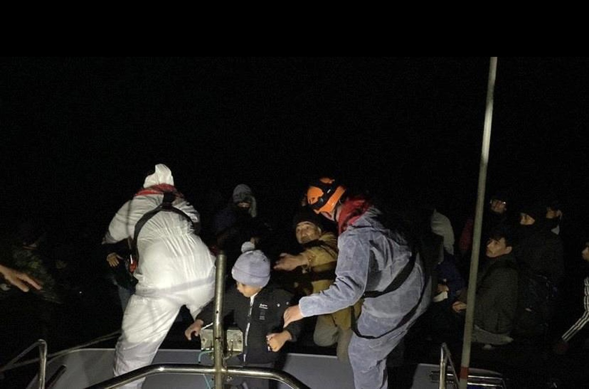 Yunan Sahil Güvenliği Tarafından Geri İtilen 39 Kaçak Göçmen Kurtarıldı