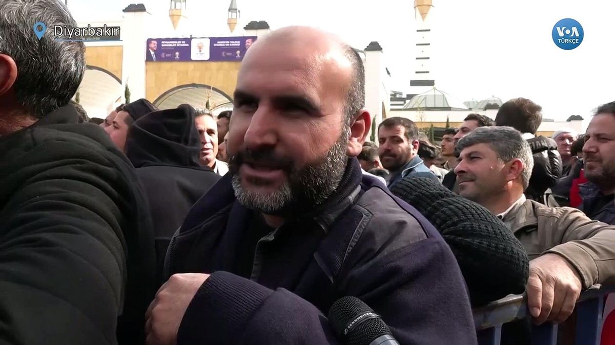 VOA Türkçe Türkiye seçmenlere beklentilerini soruyor halk en büyük sorunun enflasyon olduğunu söylüyor