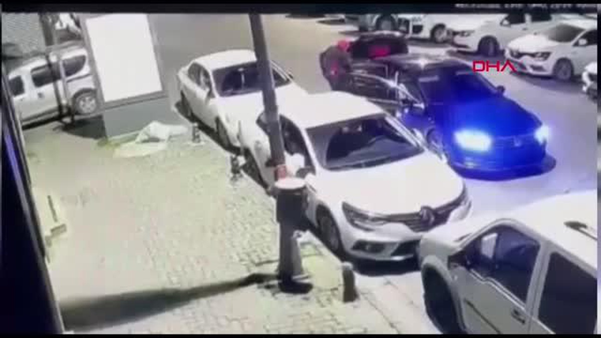 ZEYTİNBURNU\'nda İş Yerine Balyozla Giren Hırsızlar Para Kasasını Çalarak Kaçtı