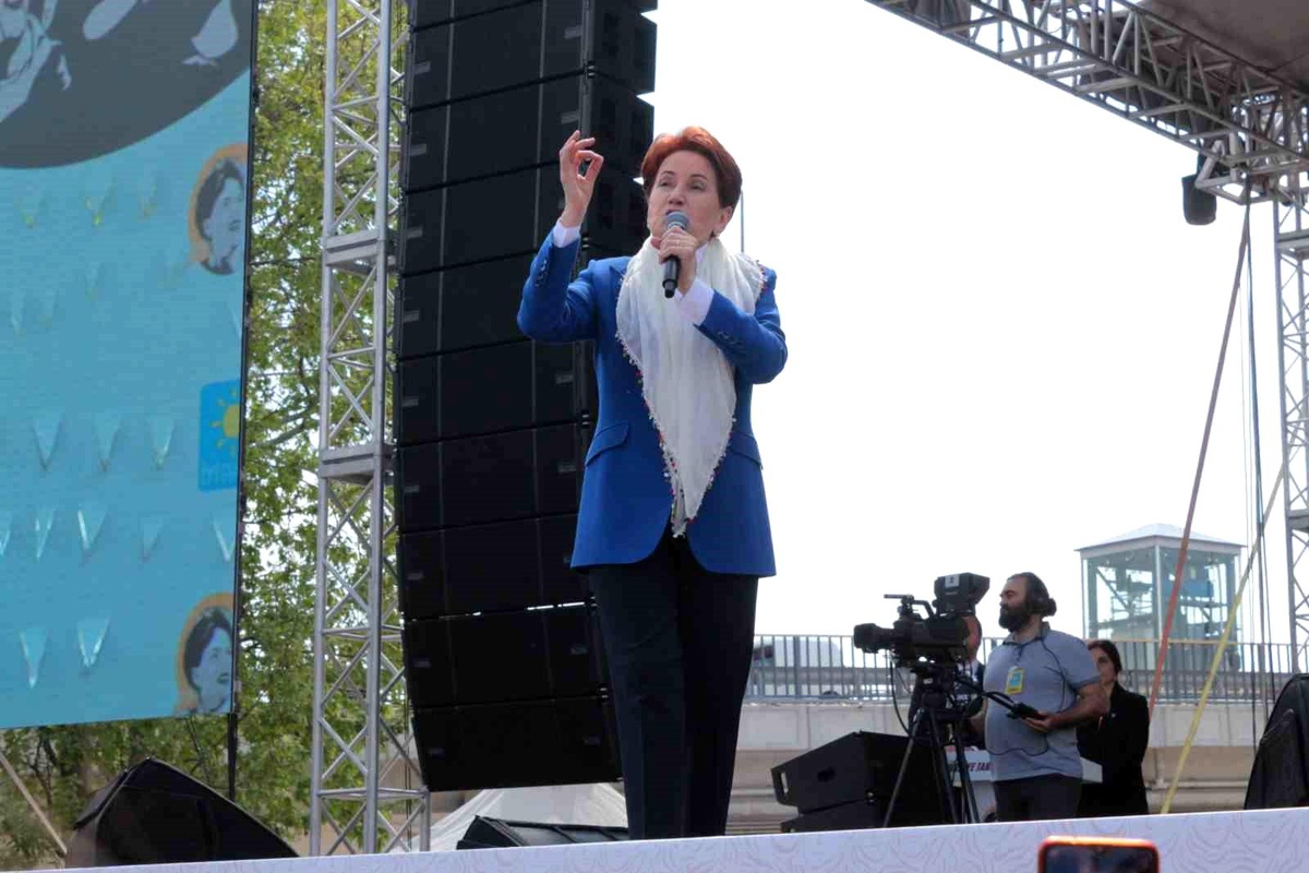 İYİ Parti Genel Başkanı Meral Akşener Balıkesir\'de seçmenlere çağrı yaptı