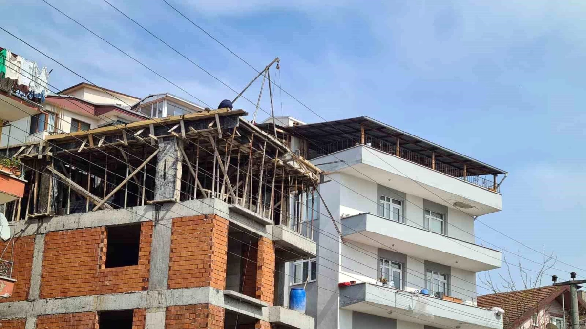 Zonguldak\'ta İnşaat İşçileri Elektrik Akımına Kapıldı