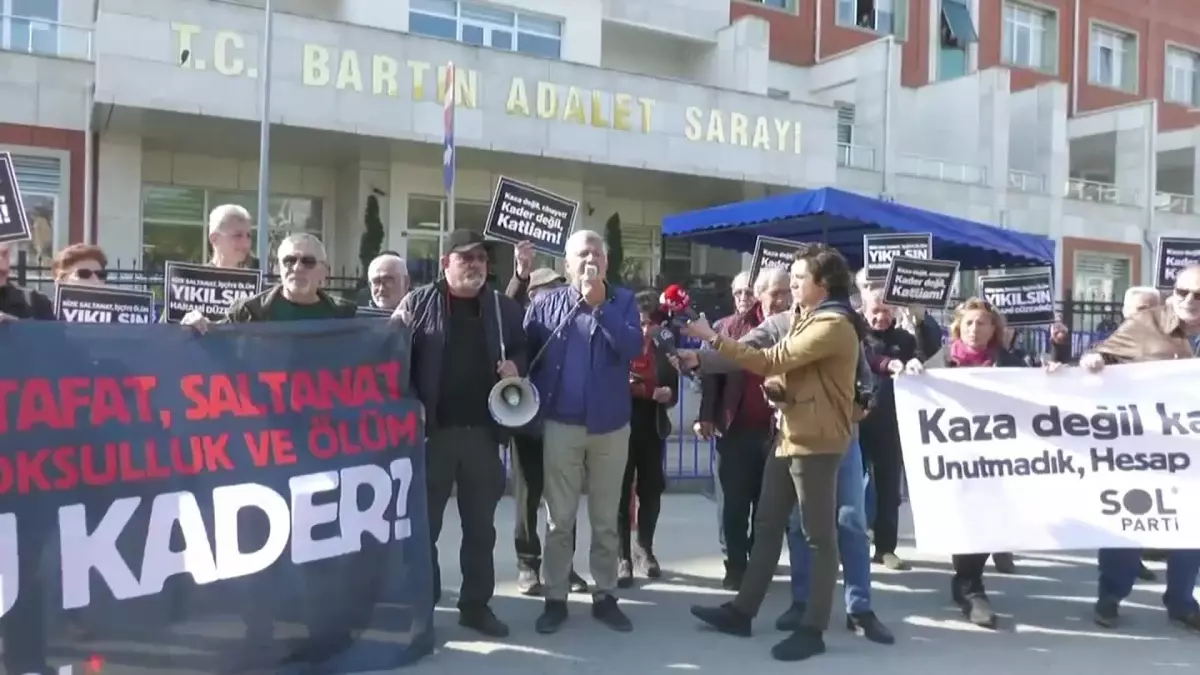 Amasra Faciası Davası Öncesi Adliye Önünde Açıklama... CHP\'li Bankoğlu: "Birileri Emekli Edilmiş Olsa da Sorumlular Yargılanan Kadar Bu İşin Peşini...