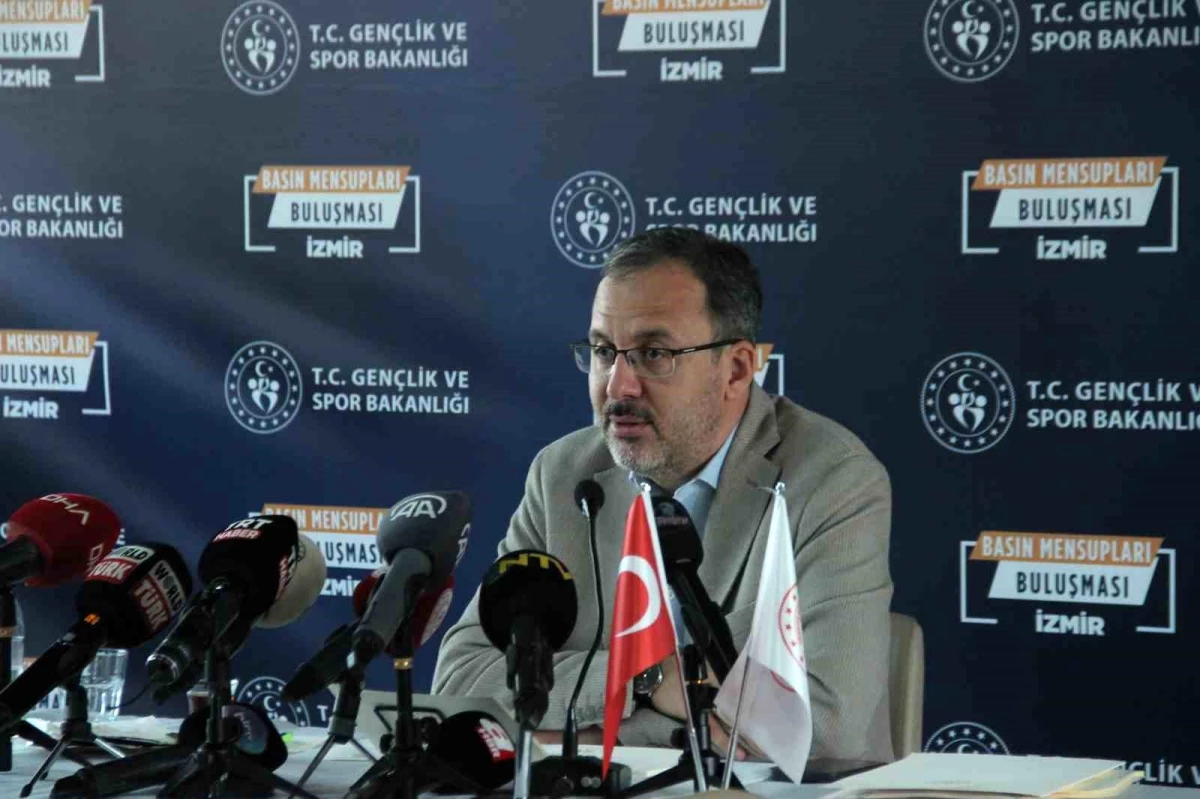 Bakan Kasapoğlu, İzmir\'de basın mensuplarıyla buluştu