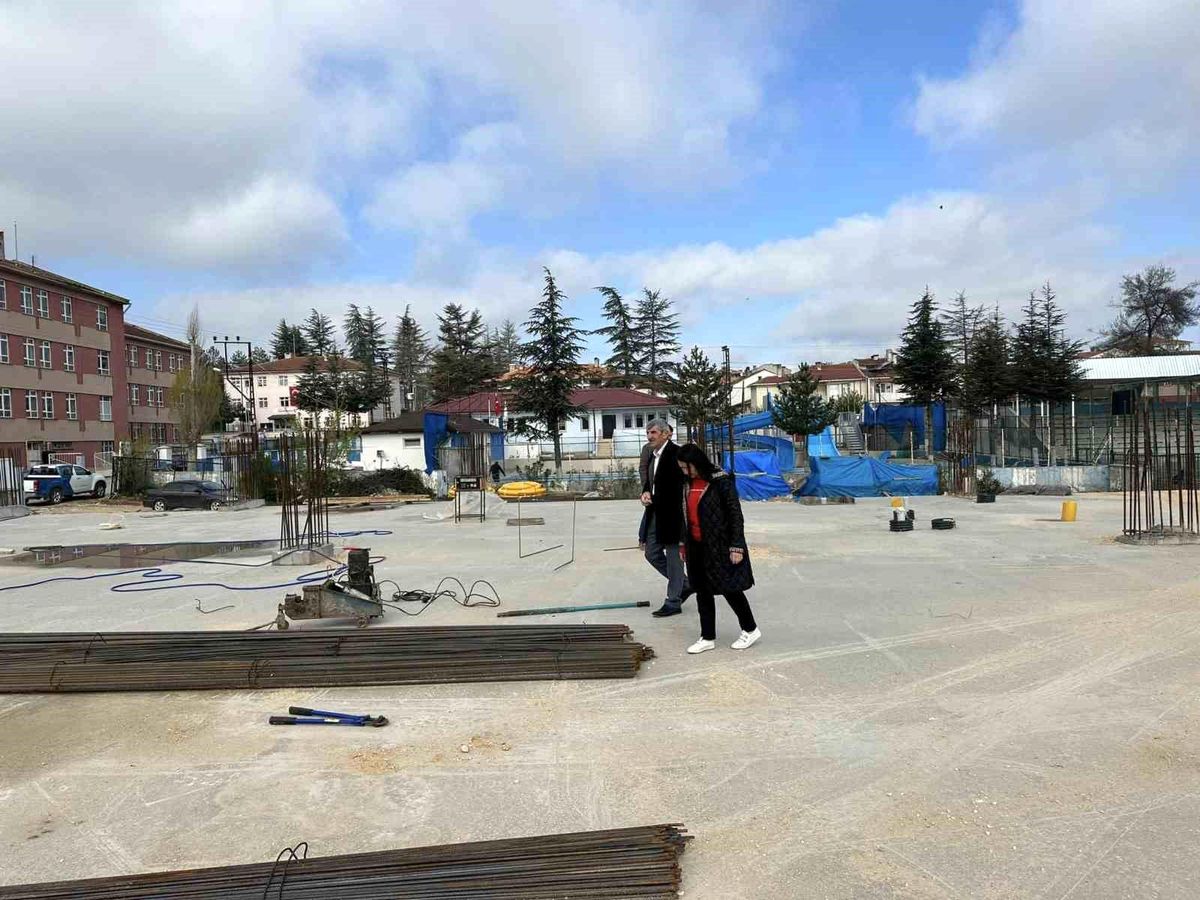 Pazaryeri Belediye Başkanı Zekiye Tekin Yapımı Devam Eden Çalışmaları İnceledi