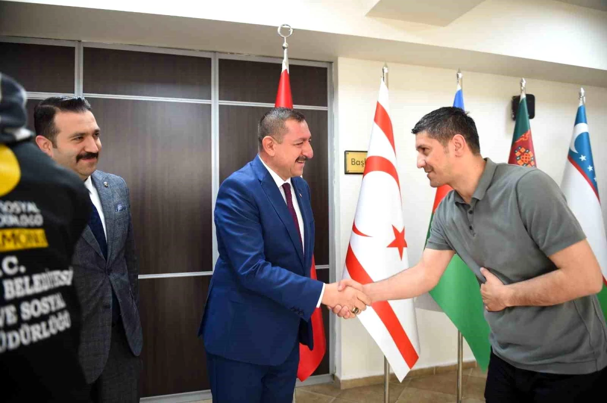 Kastamonu Belediye Başkanı Rahmi Galip Vidinlioğlu Personel ile Bayramlaştı