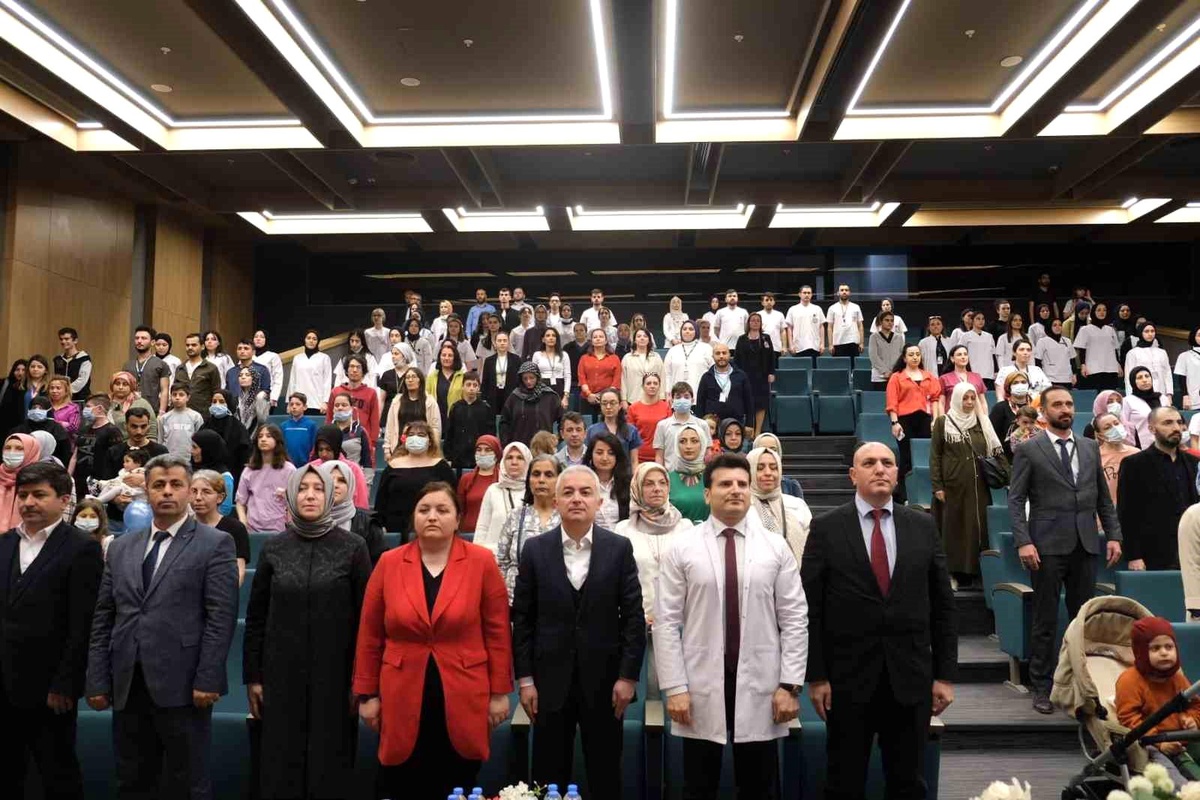 Çam ve Sakura Şehir Hastanesi\'nde "23 Nisan" coşkusu