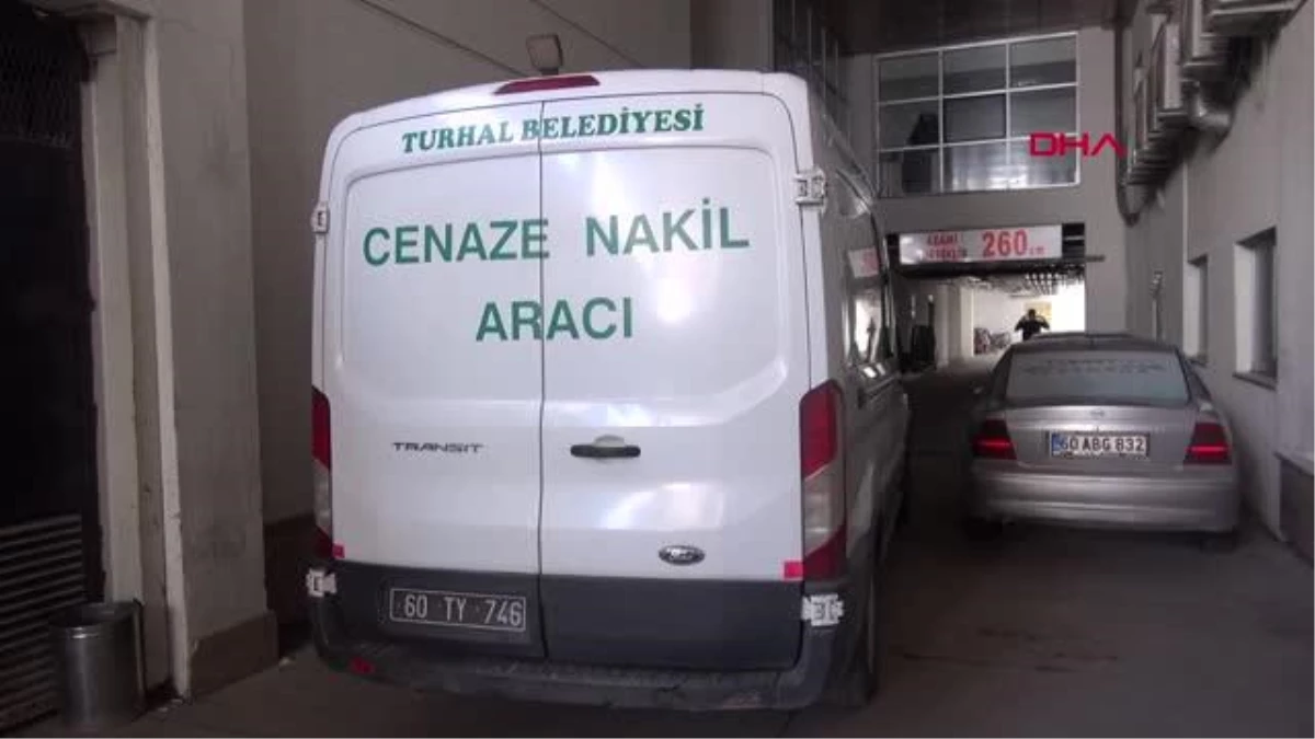 Turhal\'da Eski Eşi Tarafından Öldürülen Ahmet Göktaşın Cenazeleri Tokat\'a Getirildi