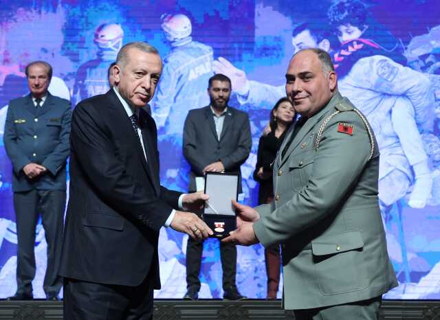 Cumhurbaşkanı Erdoğan, depremin kahramanlarını unutmadı: 55 bin kişiye madalya vereceğiz