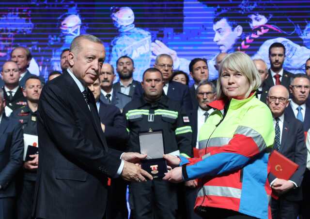 Cumhurbaşkanı Erdoğan, depremin kahramanlarını unutmadı: 55 bin kişiye madalya vereceğiz