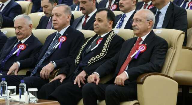 Cumhurbaşkanı Erdoğan ve Kılıçdaroğlu'nun AYM töreninde karşılaşmasında soğuk rüzgarlar esti Cumhurbaşkanı Erdoğan ve Kılıçdaroğlu'nun AYM töreninde karşılaşmasında soğuk rüzgarlar esti