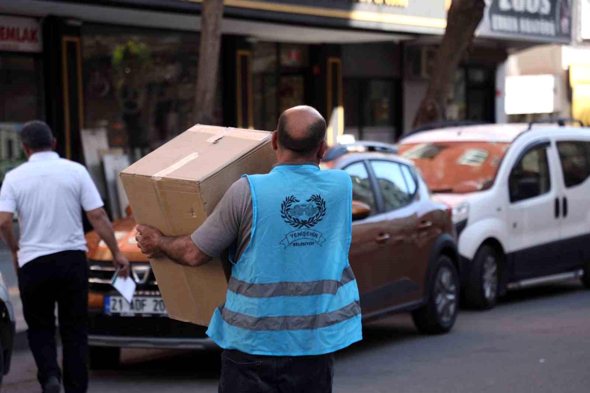 Yenişehir Belediyesi, 125 berber ve kuaföre malzeme desteği sağladı