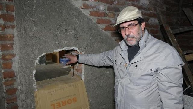 Duvarı delip, 23 kilo altın çaldılar Duvarı delip, 23 kilo altın çaldılar