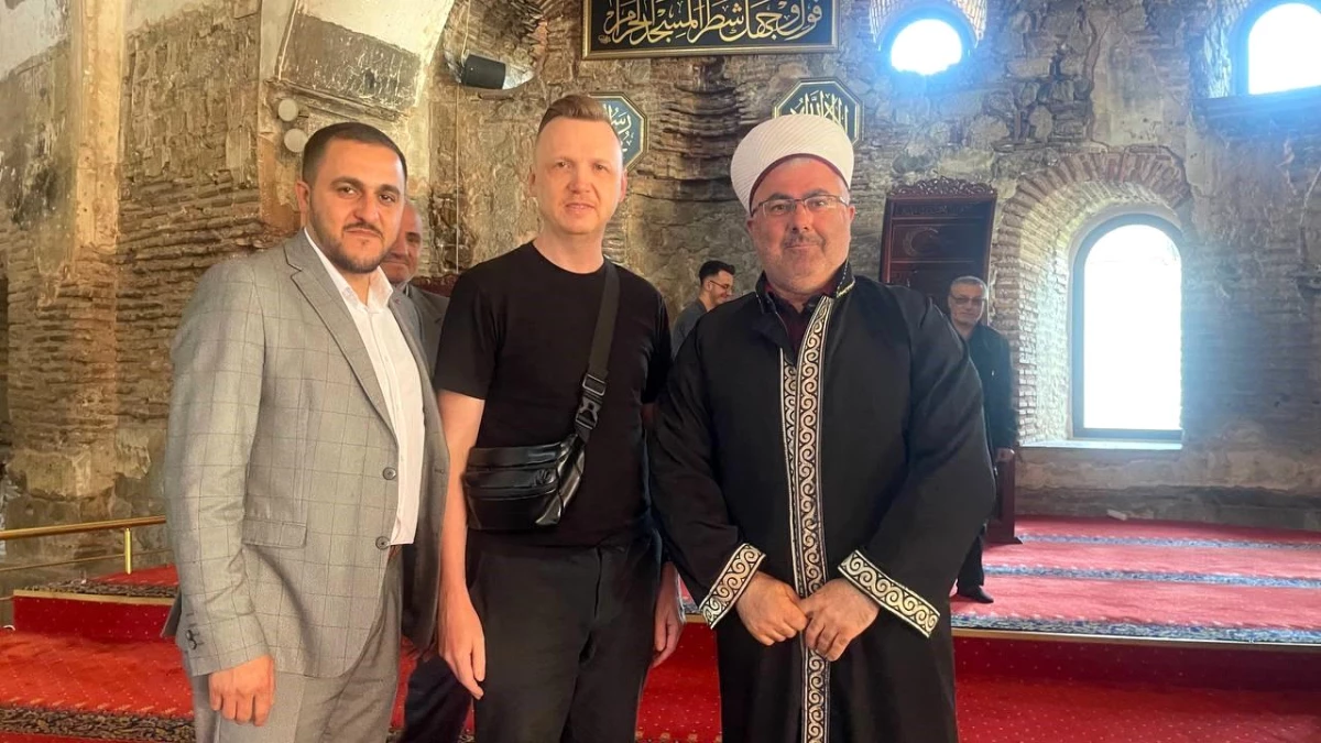 Rus Tourist Converts to Islam After Being Impressed by the Call to Prayer in İznik