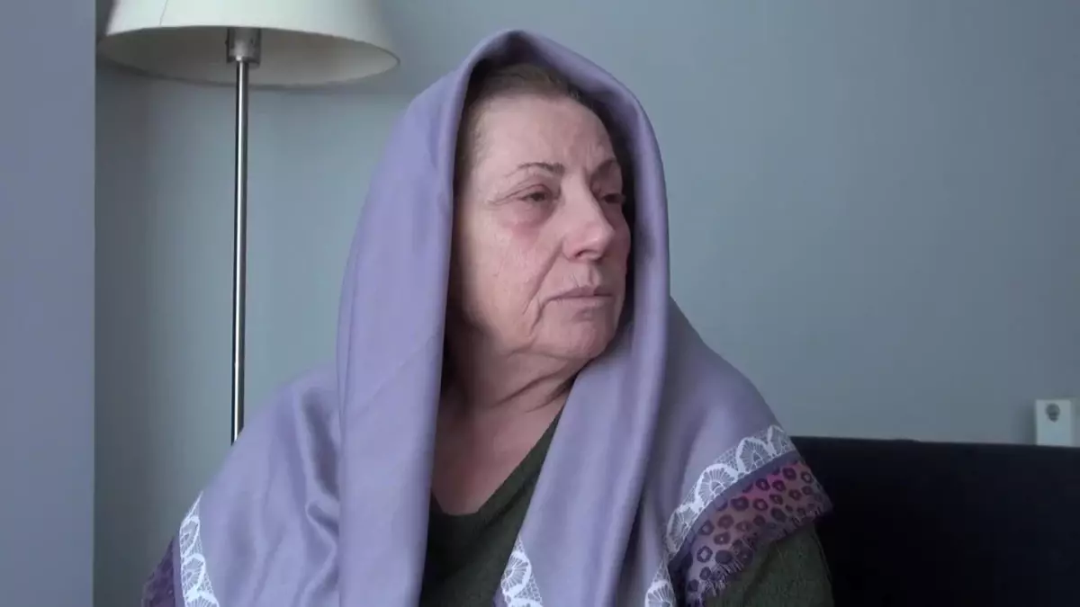 Enkaz Altındaki Altı Günün Ardından Kurtarılan Ümit Gülçilek, Yaşamını Yitiren Eşinin Ölüm Belgesi Alamıyor.