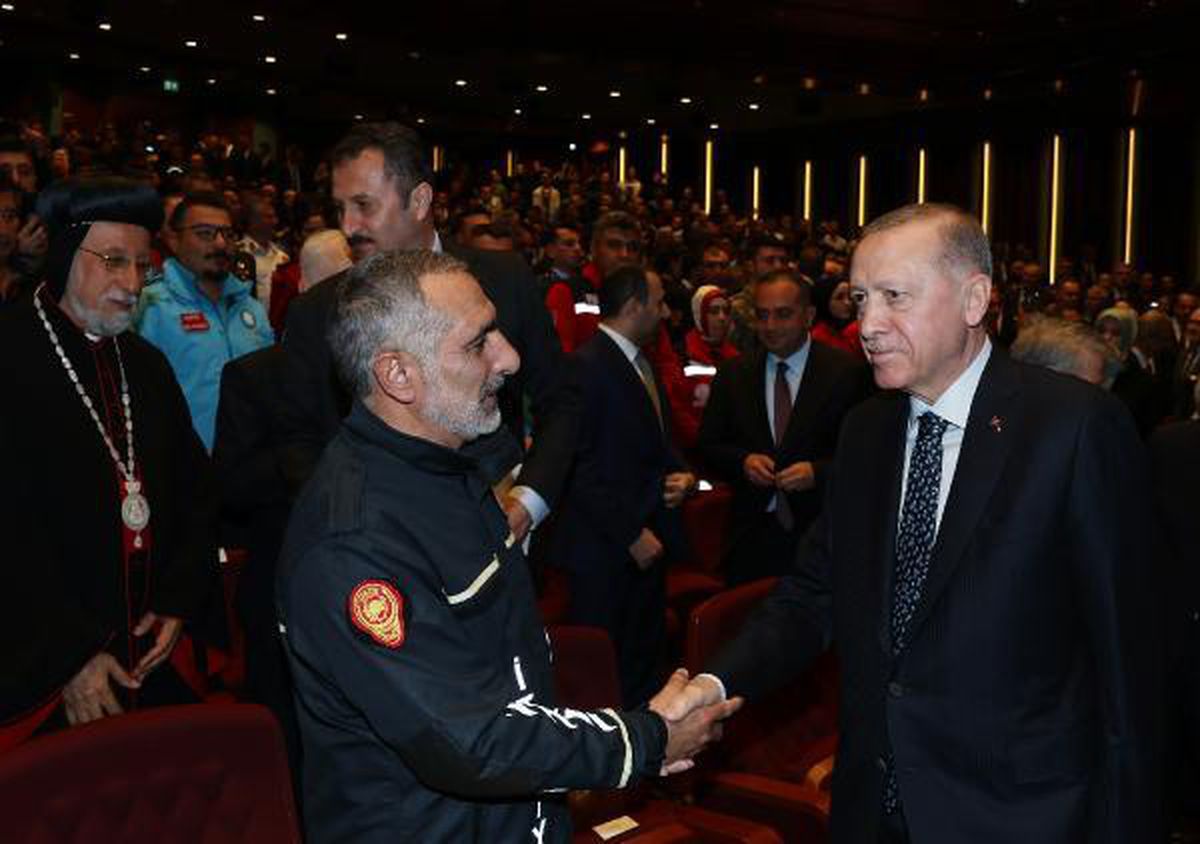 Erdoğan: Deprem bölgesinde 1 yıl içinde 319 bin konut teslim edeceğiz