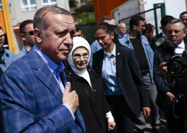 Erdoğan, okuduğu pankarttaki detaya takıldı: Benim için söylemiyorsun değil mi Erdoğan, okuduğu pankarttaki detaya takıldı: Benim için söylemiyorsun değil mi