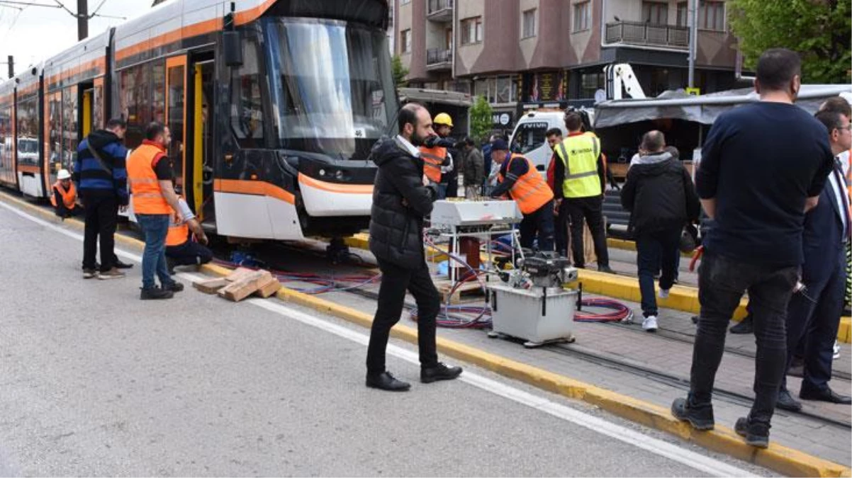 Eskişehir\'de tramvayın çarptığı kadın olay yerinde hayatını kaybetti