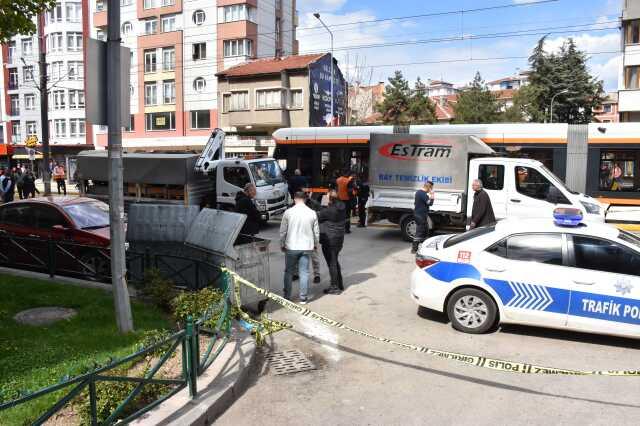Eskişehir'de tramvayın çarptığı kadın hayatını kaybetti