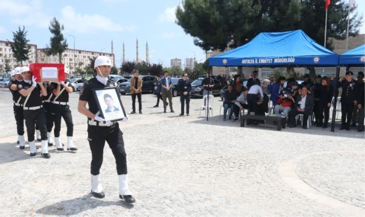 Antalya\'da Polis Memuru Burak Zemin Yeter İçin Tören Düzenlendi