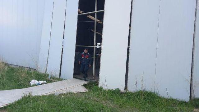 Fabrikada su kazanı patladı; 1 işçi feci şekilde hayatını kaybetti Fabrikada su kazanı patladı; 1 işçi feci şekilde hayatını kaybetti