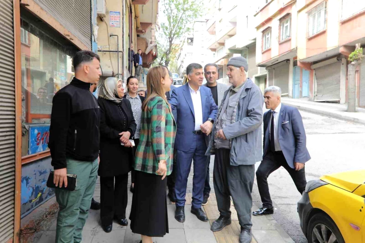 Şehitkamil Belediye Başkanı ve AK Parti Milletvekili Adayları Esnafı Ziyaret Etti