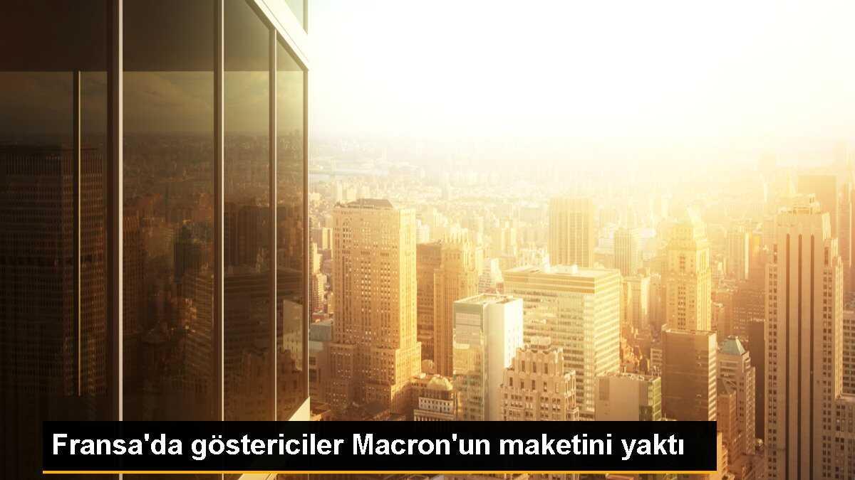 Fransada Emeklilik Reformu Karşıtı Gösteride Macronun Maketi Yakıldı