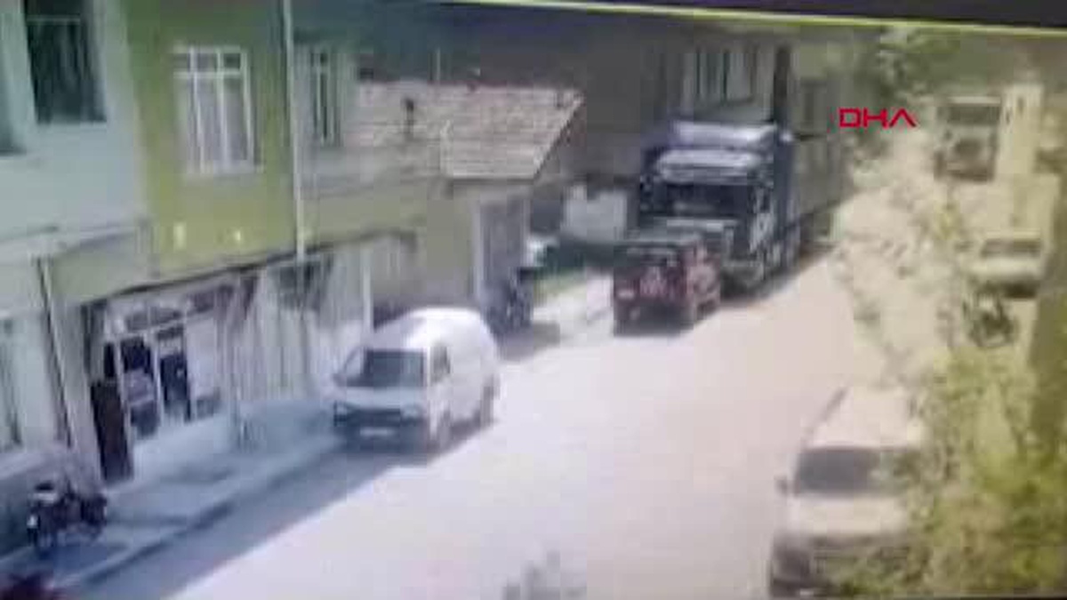 HAFRİYAT KAMYONUYLA ÇARPIŞAN MOTOSİKLETİN SÜRÜCÜSÜ ÖLDÜ