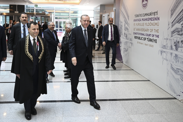 HDP kararı nedeniyle Bahçeli'nin hedefindeydi! AYM Başkanı Arslan'dan, Erdoğan'ın bulunduğu törende imalı sözler