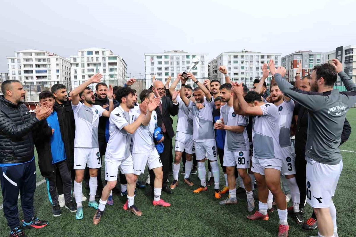 İpekyolu Belediyesi Gençlik ve Spor Kulübü lig şampiyonu oldu