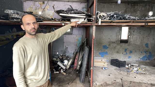 İstanbul'da film gibi soygun kamerada: Hurdacıyı kepengini minibüsle kırıp soydular İstanbul'da film gibi soygun kamerada: Hurdacıyı kepengini minibüsle kırıp soydular