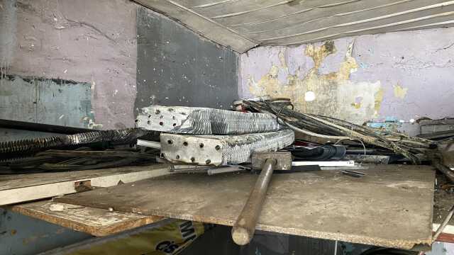İstanbul'da film gibi soygun kamerada: Hurdacıyı kepengini minibüsle kırıp soydular İstanbul'da film gibi soygun kamerada: Hurdacıyı kepengini minibüsle kırıp soydular