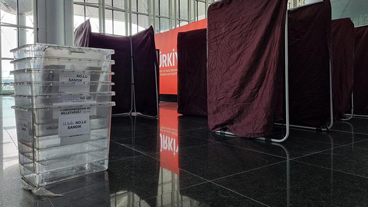 Yurt dışındaki seçmenler için İstanbul Havalimanı\'nda seçim sandıkları kuruldu