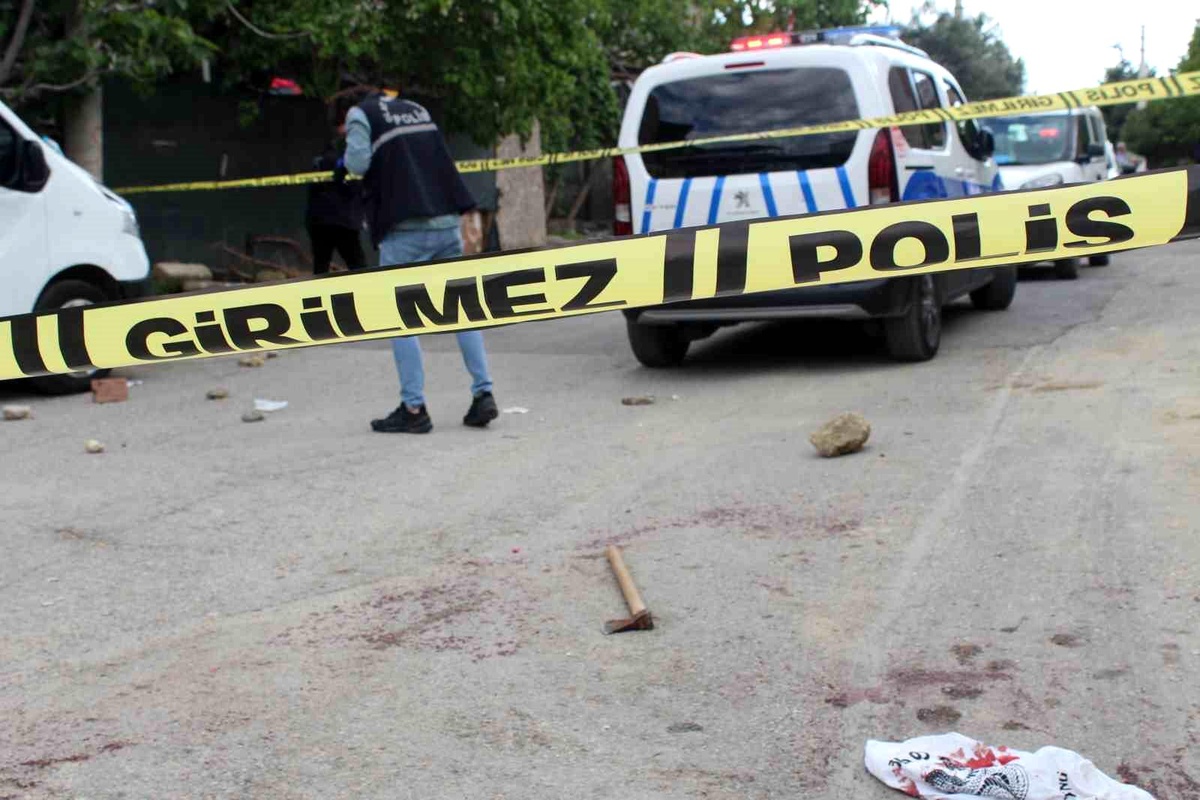 İzmir\'de KADES ihbarı sonrası polis saldırgan kocanın saldırısına uğradı