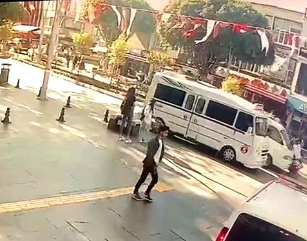 Antalya\'da alkollü kamyonet sürücüsü motosiklete çarptı