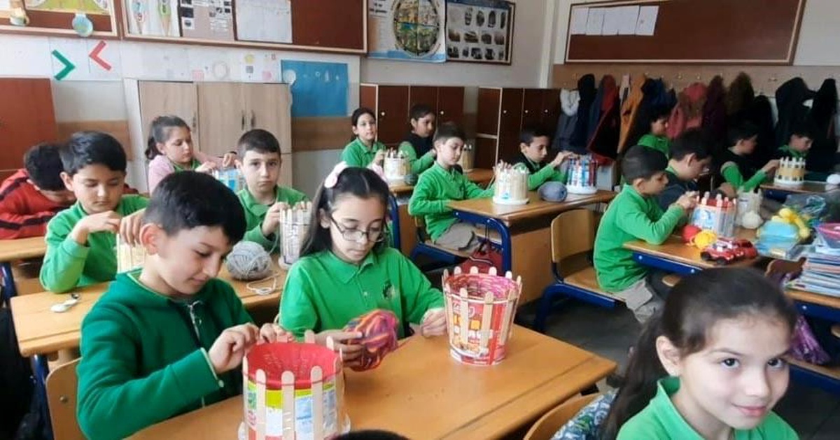 Afyonkarahisarlı Minikler, Kardeş Okullarına Atkı Örüyor