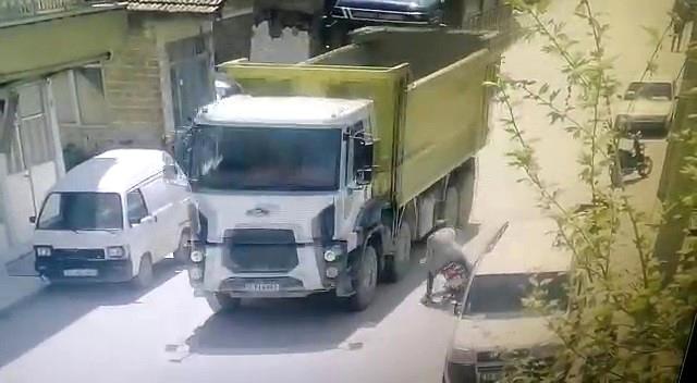 Ölüm, hiç beklenmedik anda geldi! Görüntüyü izlerken içiniz ürperecek