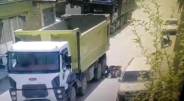 Ölüm, hiç beklenmedik anda geldi! Görüntüyü izlerken içiniz ürperecek