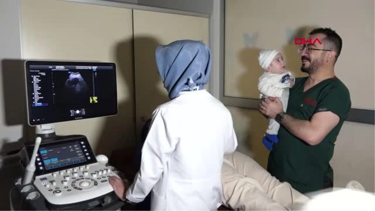 VAN\'da 5 kiloluk 13 miyomla mücadele eden anne sezaryenle bebeğine kavuştu