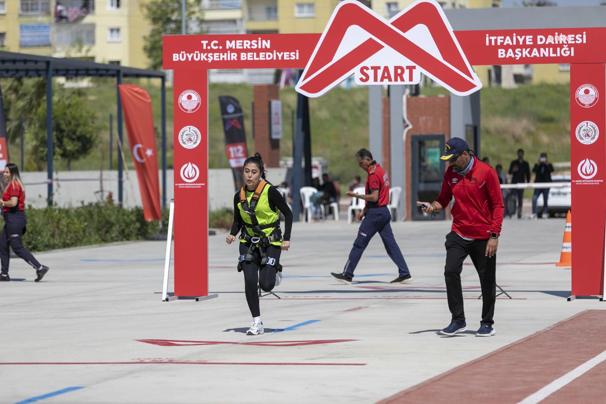 Mersin Büyükşehir Belediyesi, 100 İtfaiye Eri İçin Yazılı ve Uygulamalı Sınav Yapıyor