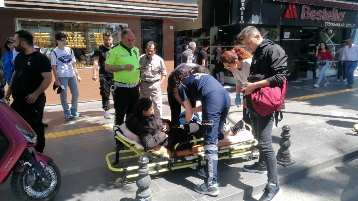 Antalya\'da Motosiklet Kazası: 1 Yaralı