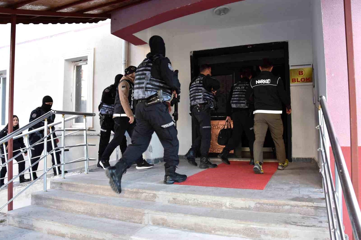 Nevşehir\'de Uyuşturucu Tacirlerine Yönelik Operasyonda 31 Şüpheli Gözaltına Alındı